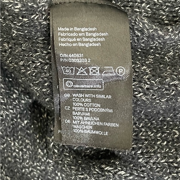 H & M zz med sweater in a black heather rounded neckline - Picture 12 of 13